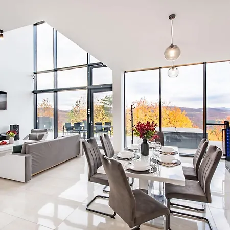 Scenic View - Sauna - Spacious Apartament *